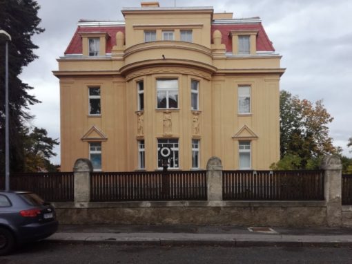 Rekonstrukce fasády a střechy vila Lomená